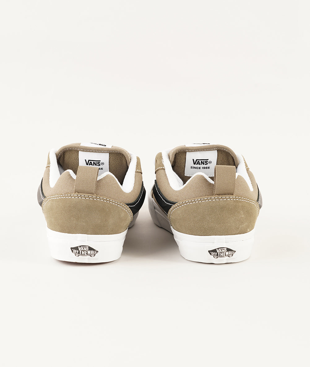 
                  
                    VANS KNU SKOOL
                  
                