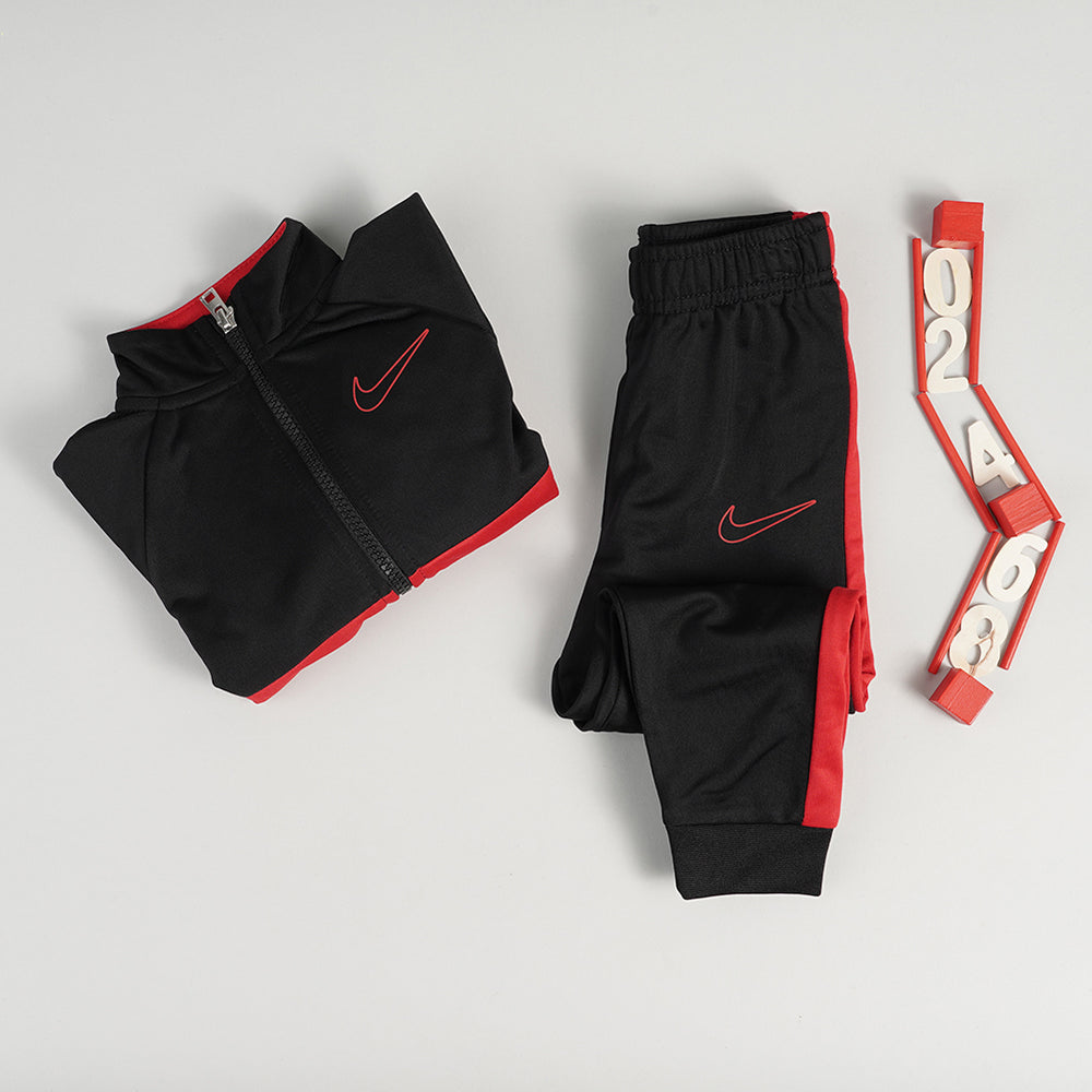 
                  
                    NIKE TUTA COMPLETA
                  
                