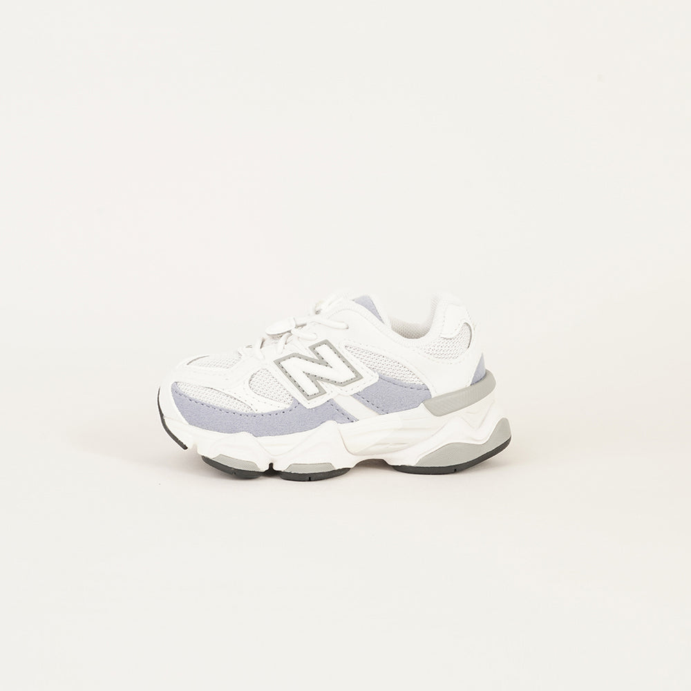 
                  
                    NEW BALANCE 9060
                  
                