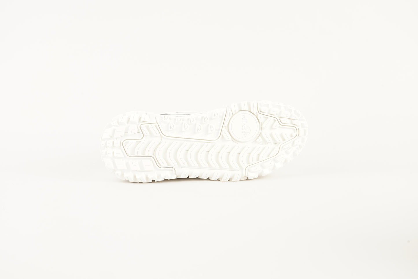 
                  
                    ELLESSE LSR DNA
                  
                