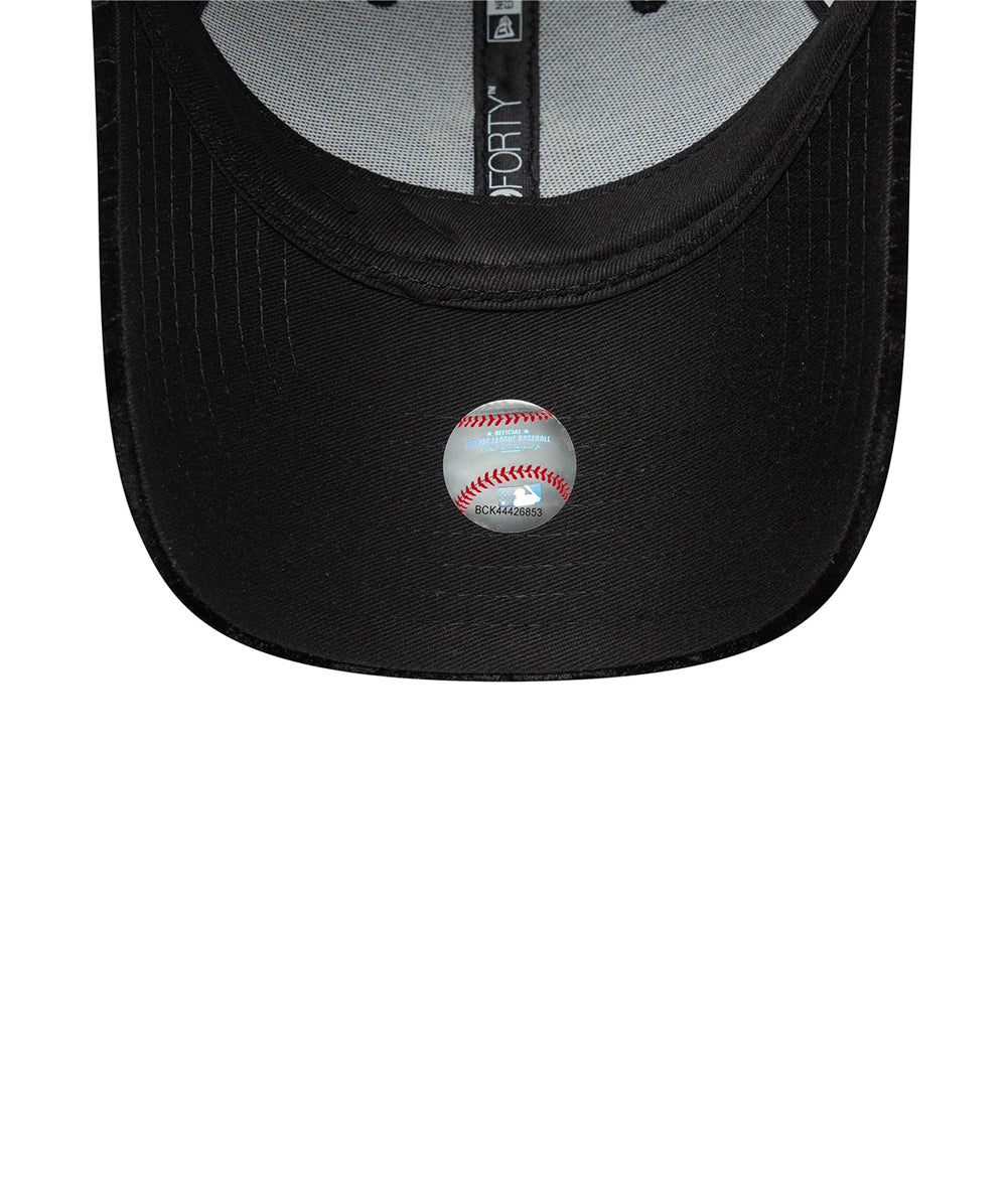 
                  
                    NEW ERA WMNS LEO
                  
                