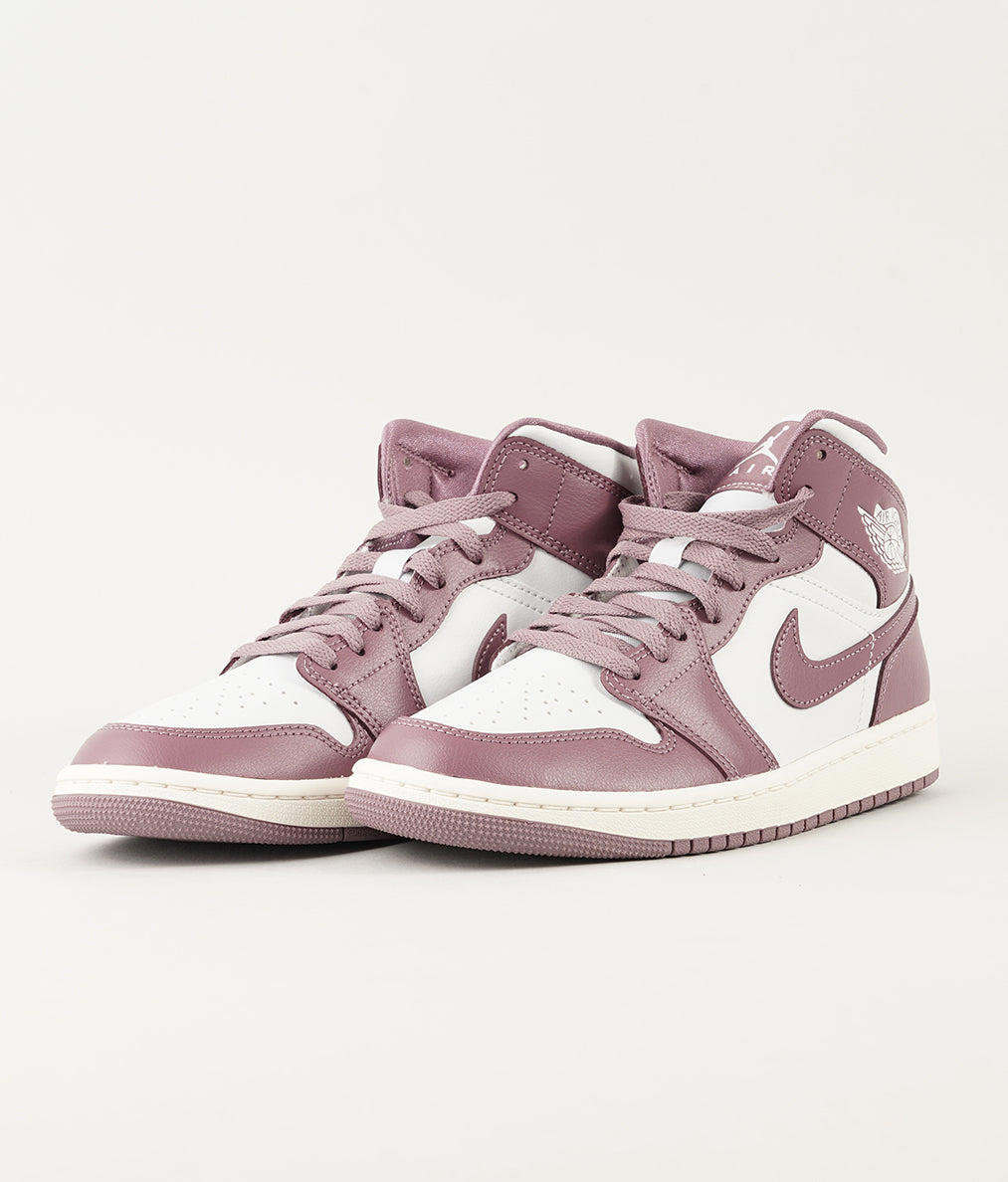 
                  
                    JORDAN JORDAN 1 MID
                  
                