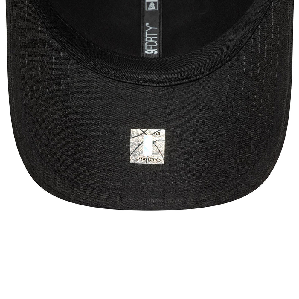 
                  
                    NEW ERA PIN 9FORTY
                  
                