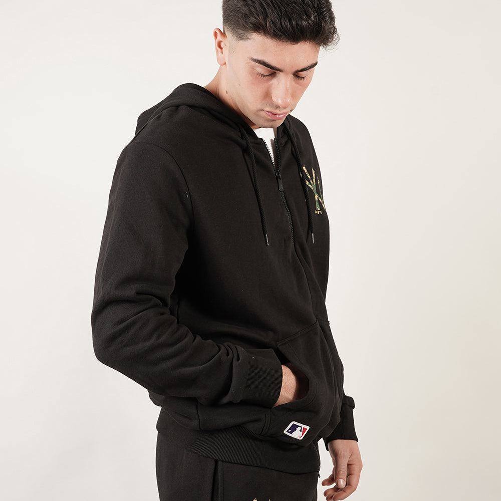 
                  
                    NEW ERA FELPA CON CAPPUCCIO E ZIP NERA NEW YORK
                  
                