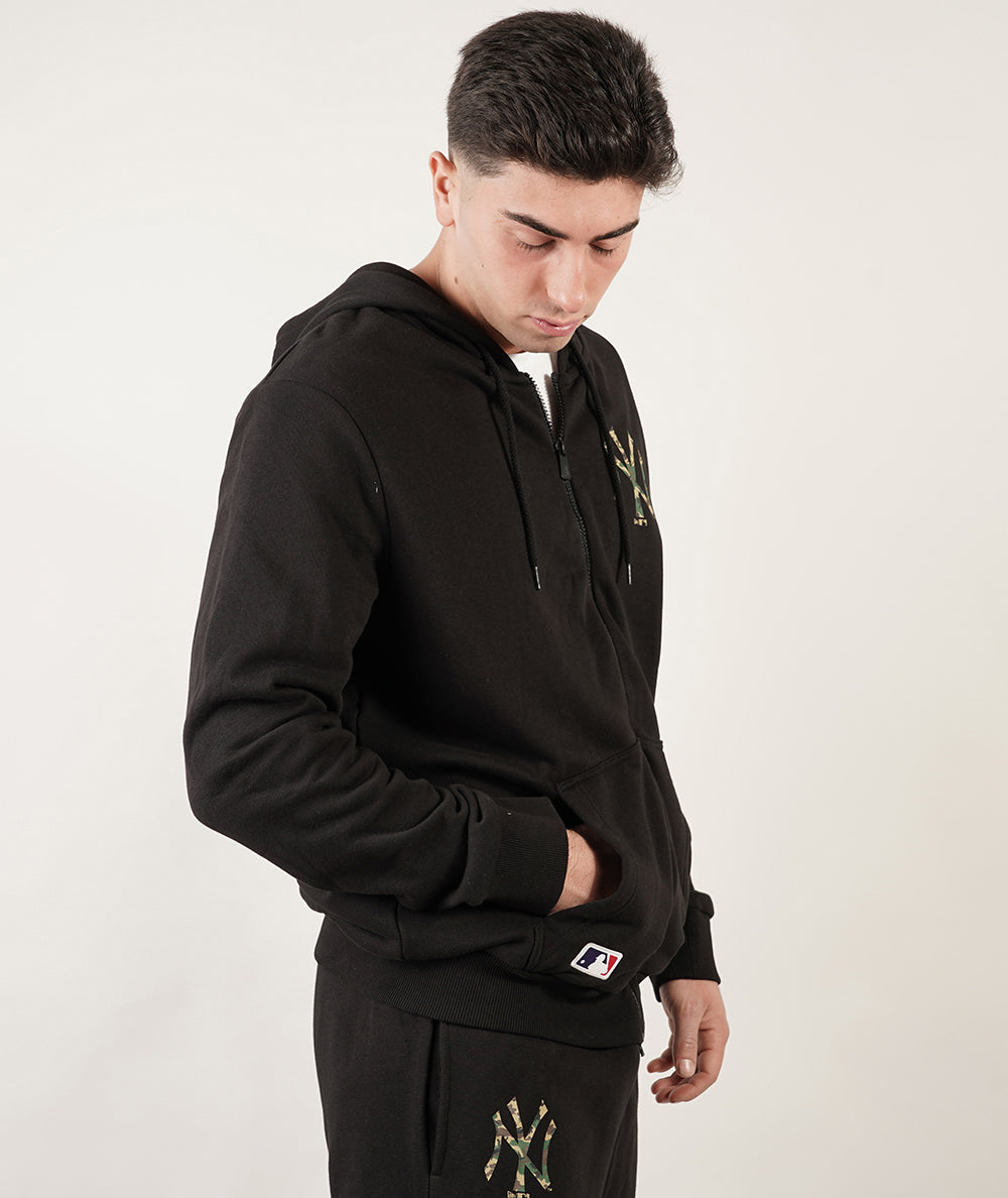 
                  
                    NEW ERA FELPA CON CAPPUCCIO E ZIP NERA NEW YORK
                  
                