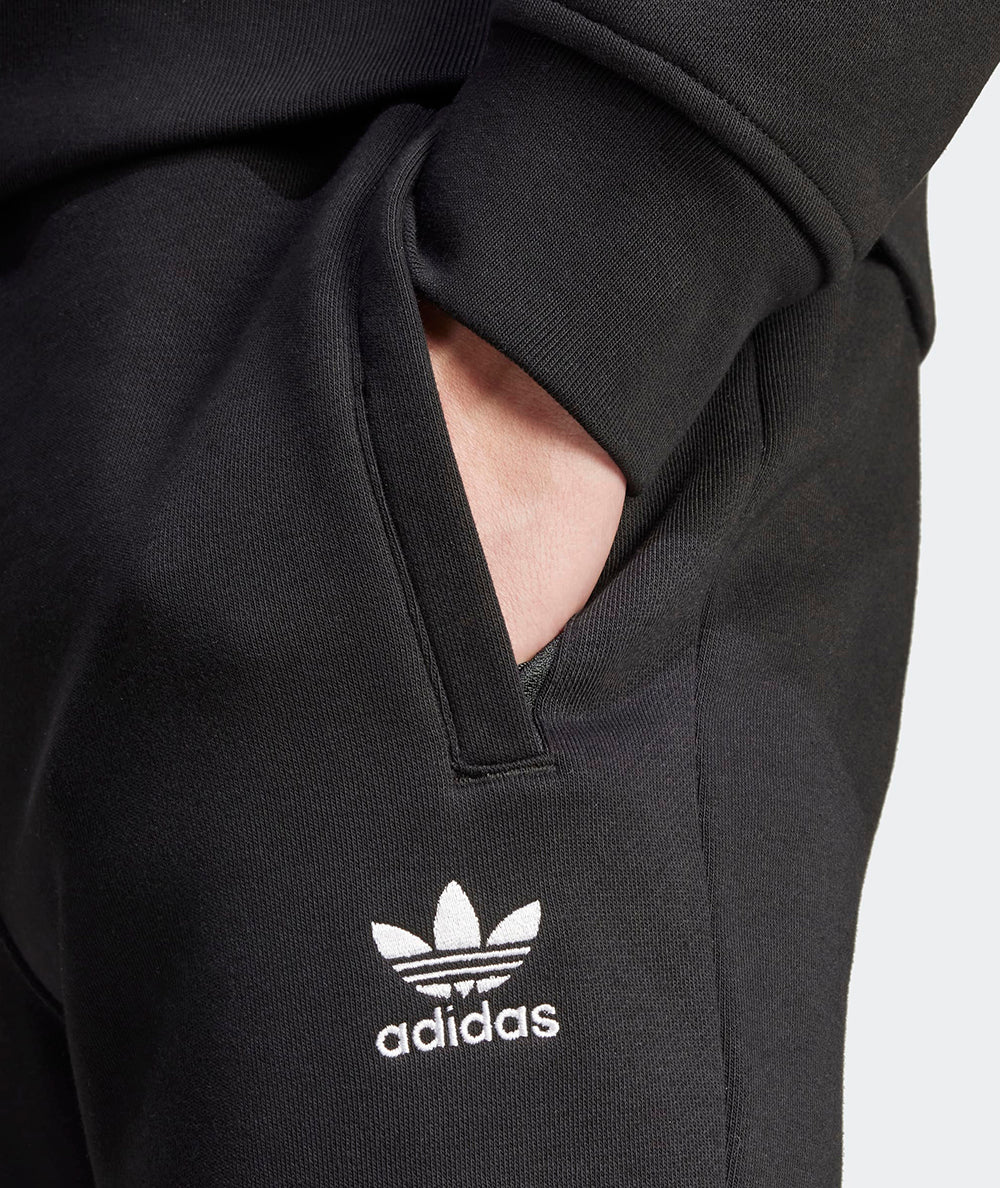 
                  
                    ADIDAS PANTALONI TREFOIL ESSENTIALS
                  
                