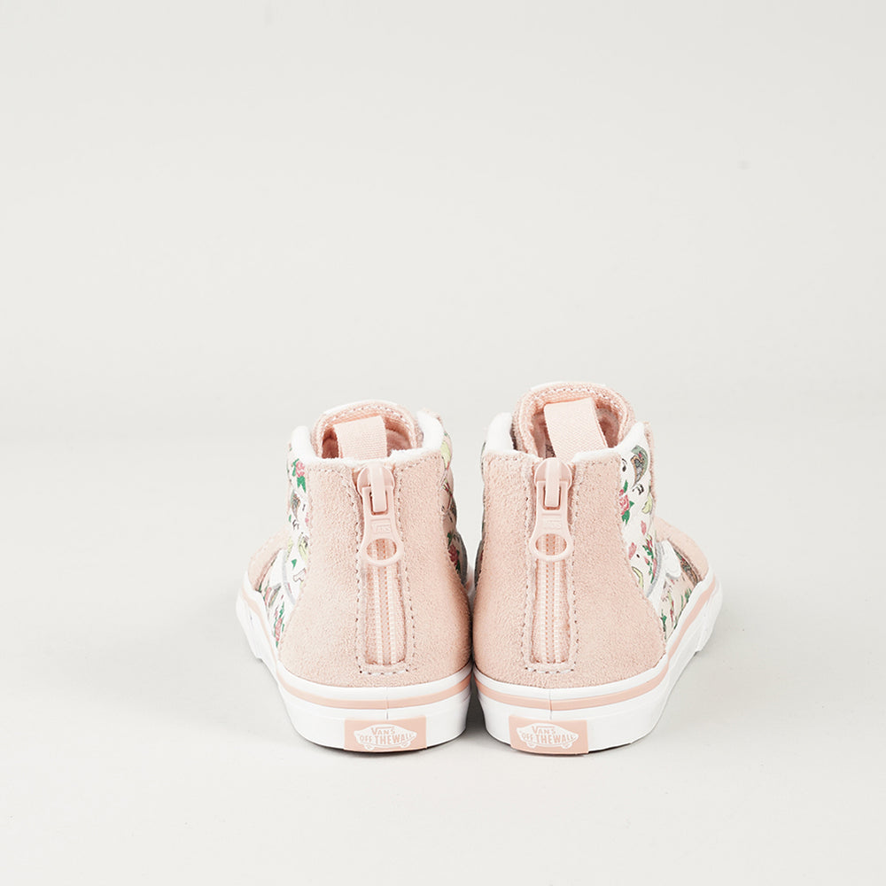 
                  
                    VANS SK8-HI ZIP
                  
                