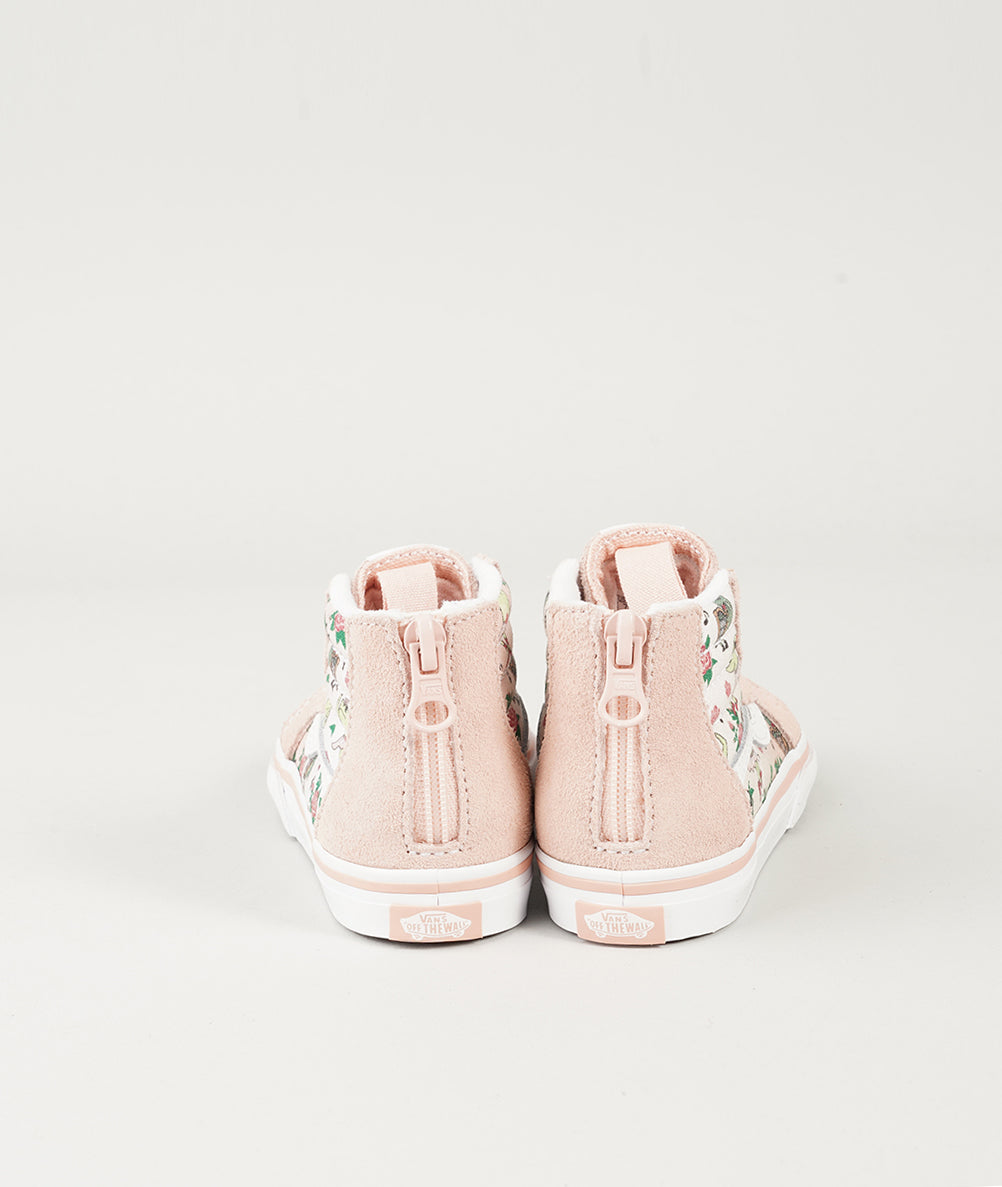 
                  
                    VANS SK8-HI ZIP
                  
                