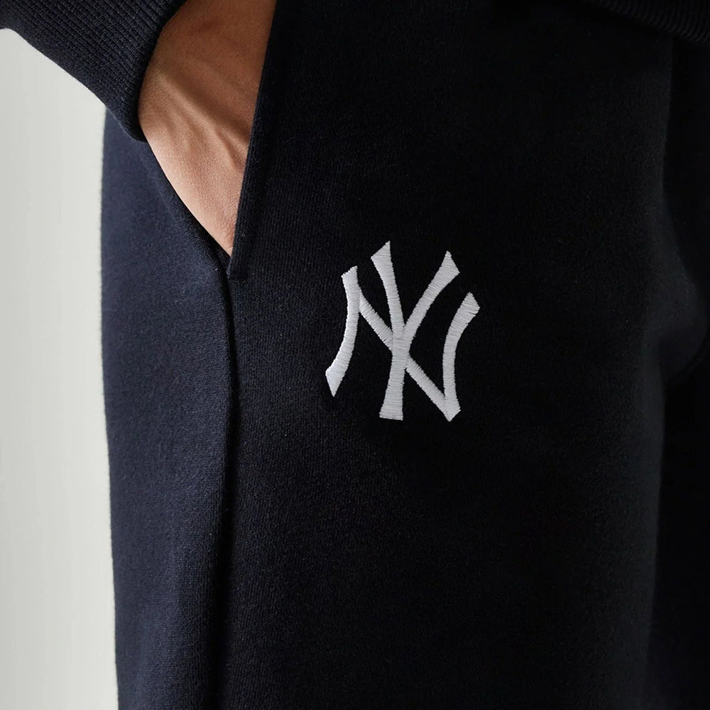
                  
                    NEW ERA JOGGERS
                  
                