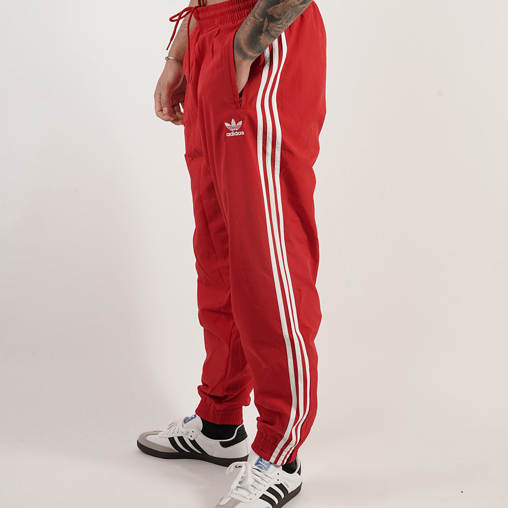 
                  
                    ADIDAS WOVEN FBIRD
                  
                