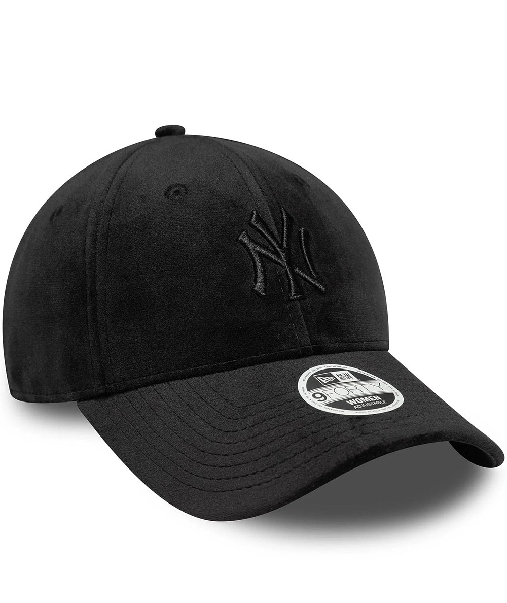 
                  
                    NEW ERA VELOUR
                  
                