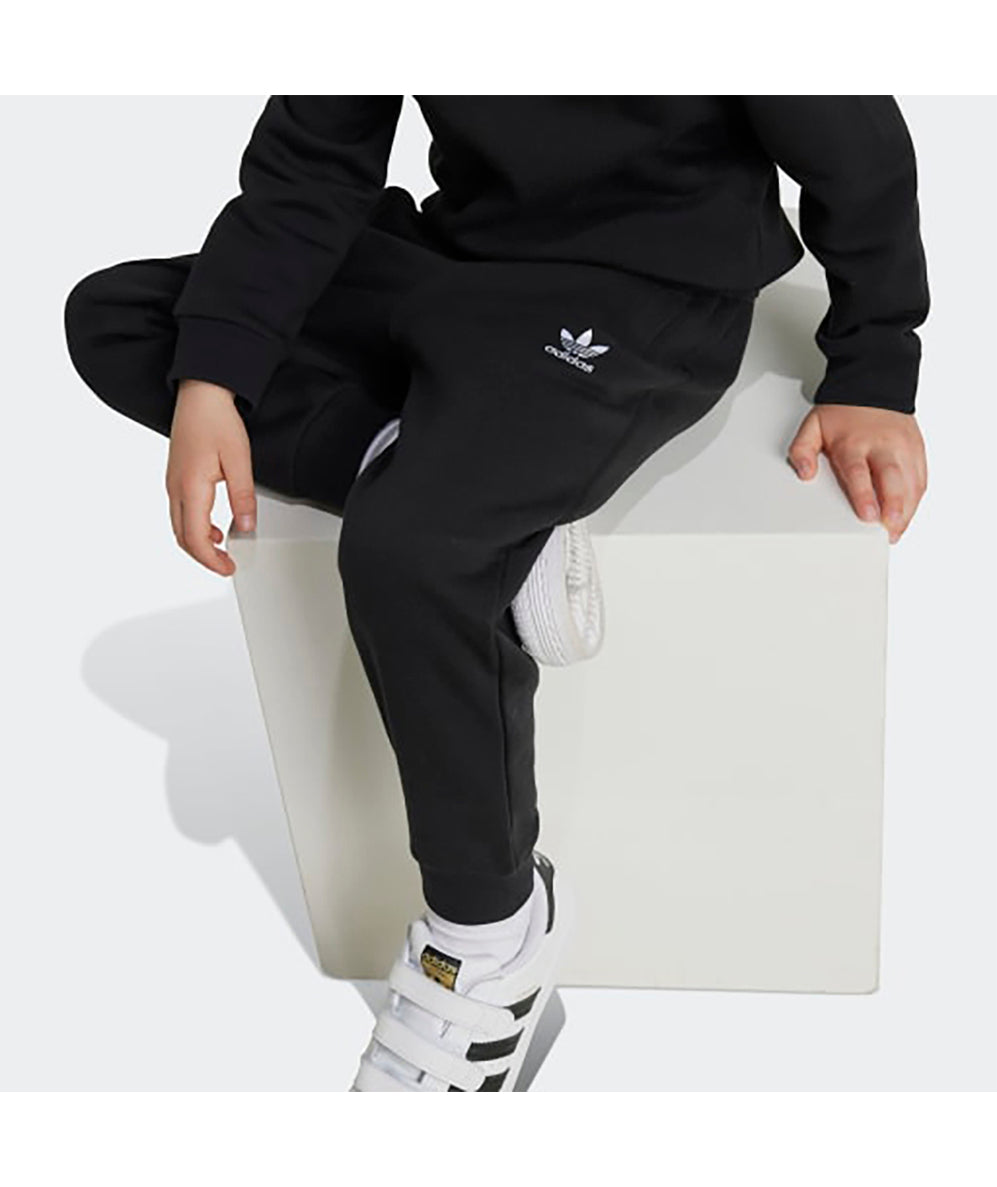 
                  
                    ADIDAS CREW SET
                  
                